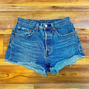 Levi’s 501 Women’s  Sz26 Raw Hem/Cut Off Denim Short Button Fly Dark Wash